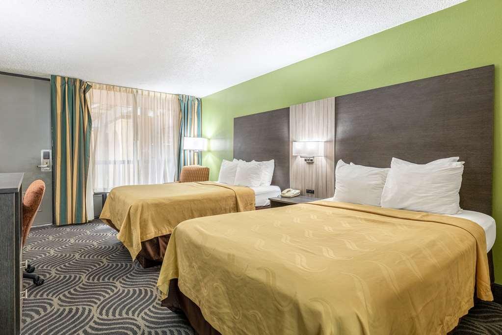 Quality Inn Newport Bagian luar foto