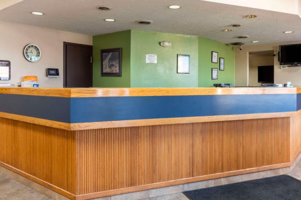 Quality Inn Newport Bagian luar foto