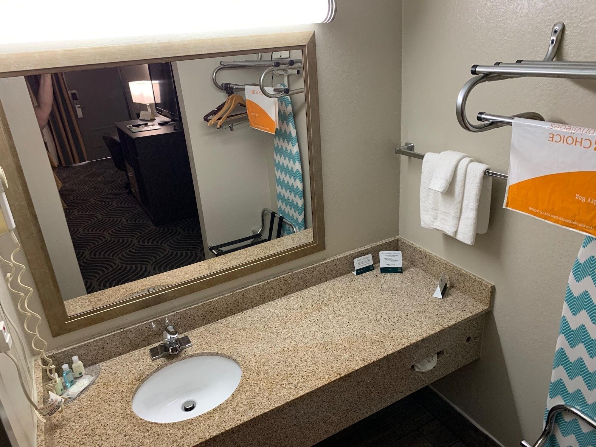 Quality Inn Newport Bagian luar foto