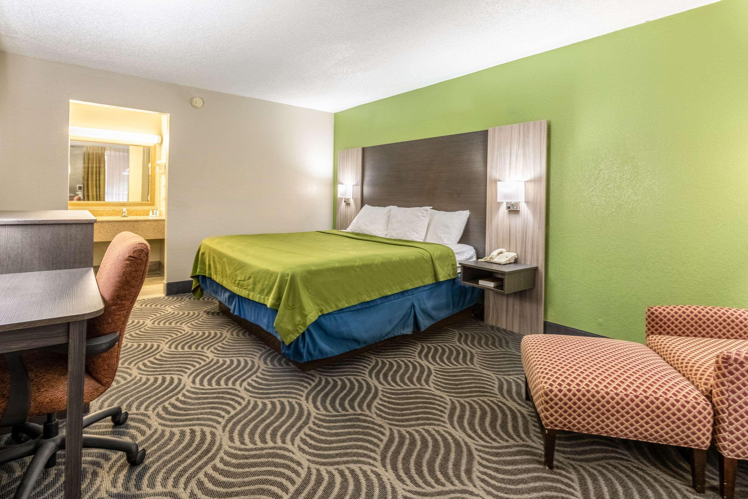 Quality Inn Newport Bagian luar foto
