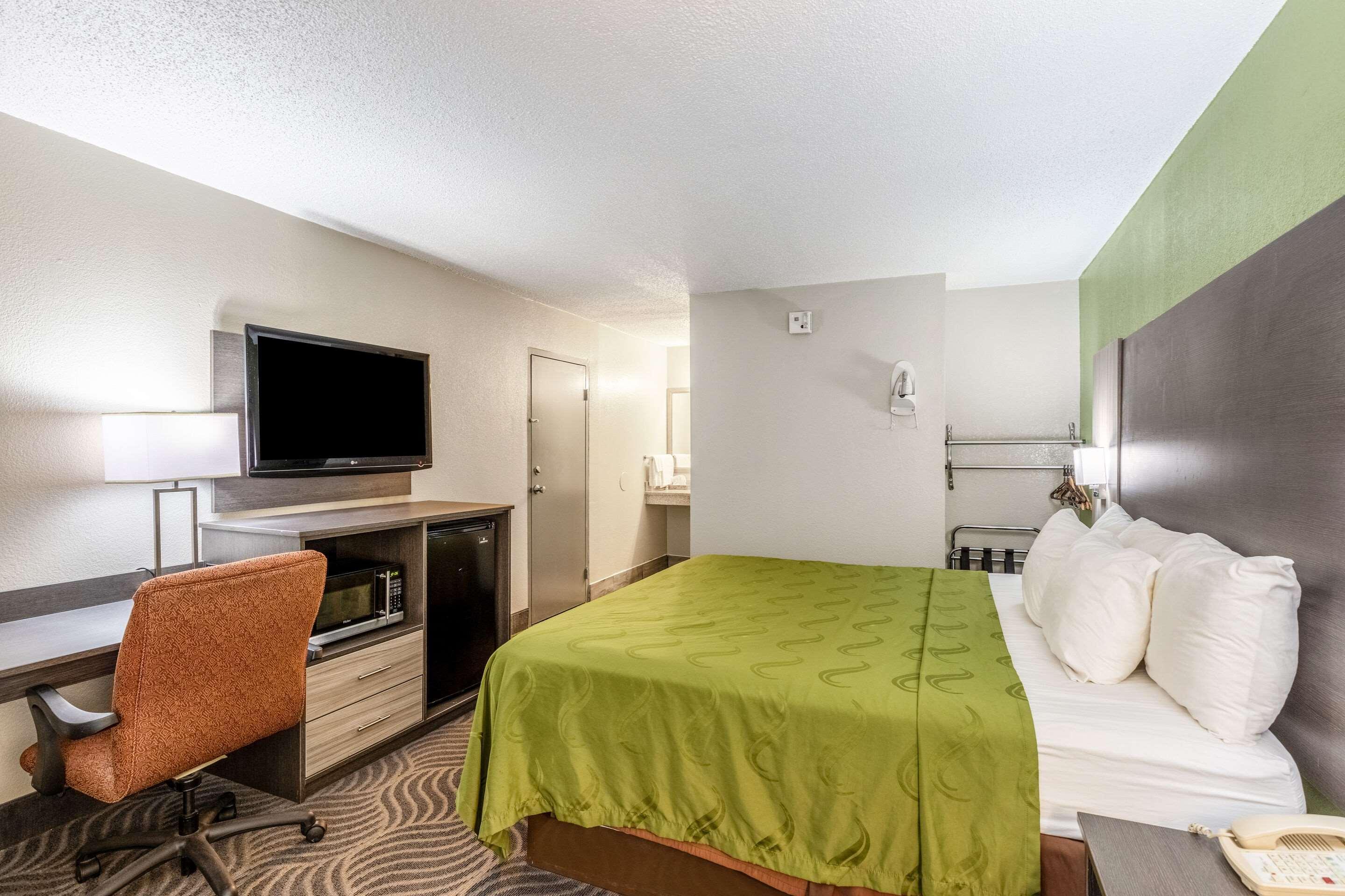 Quality Inn Newport Bagian luar foto