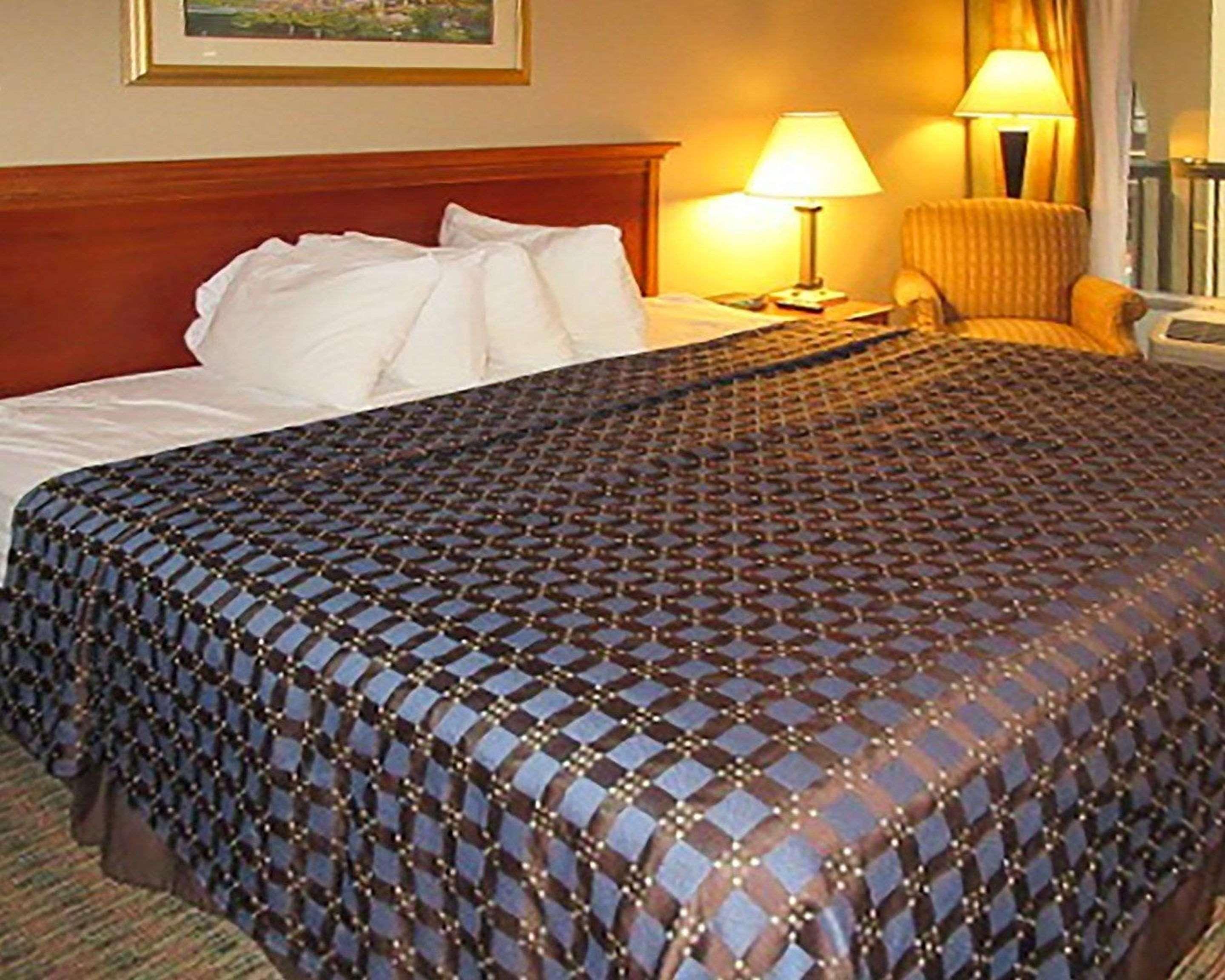Quality Inn Newport Bagian luar foto
