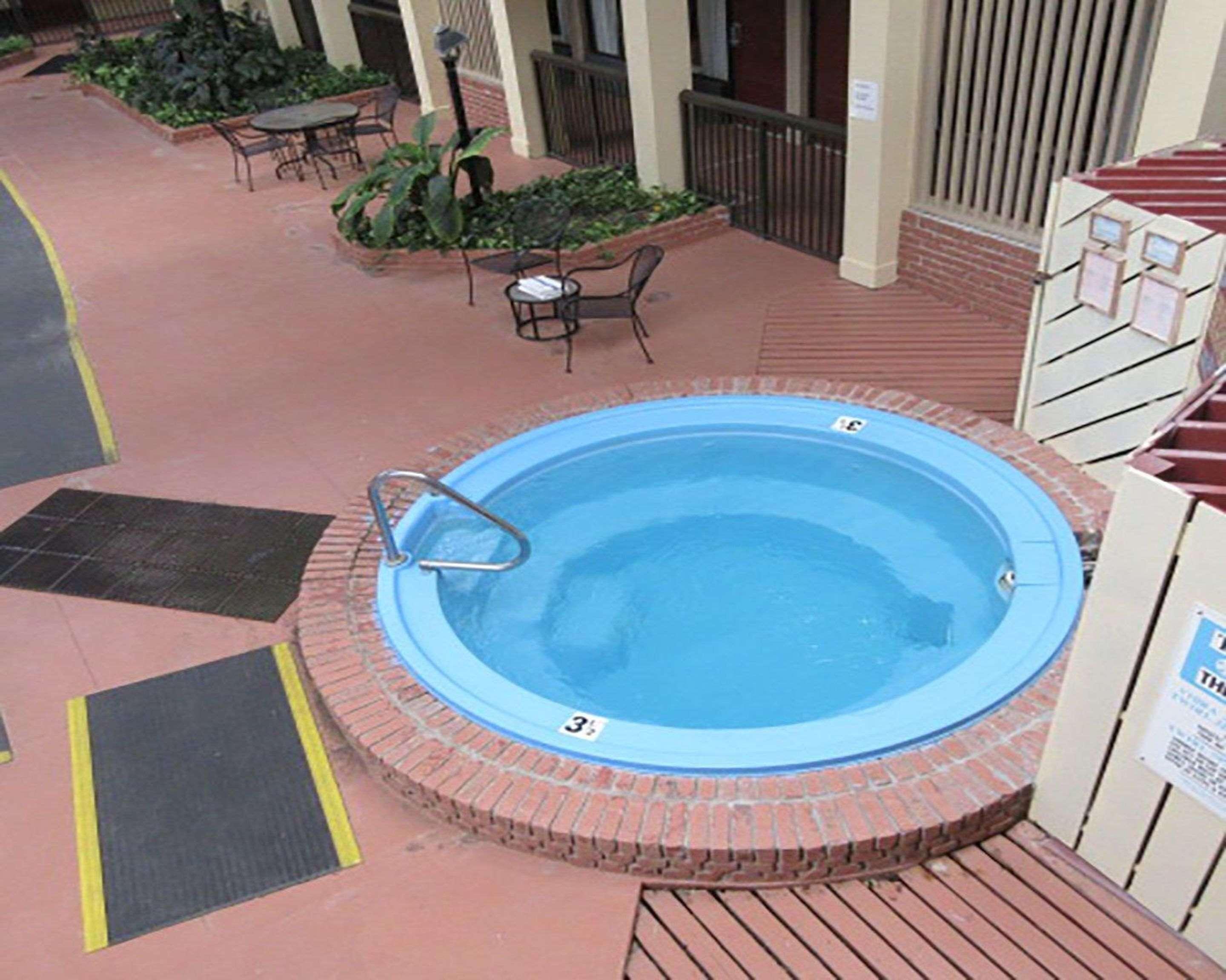 Quality Inn Newport Bagian luar foto