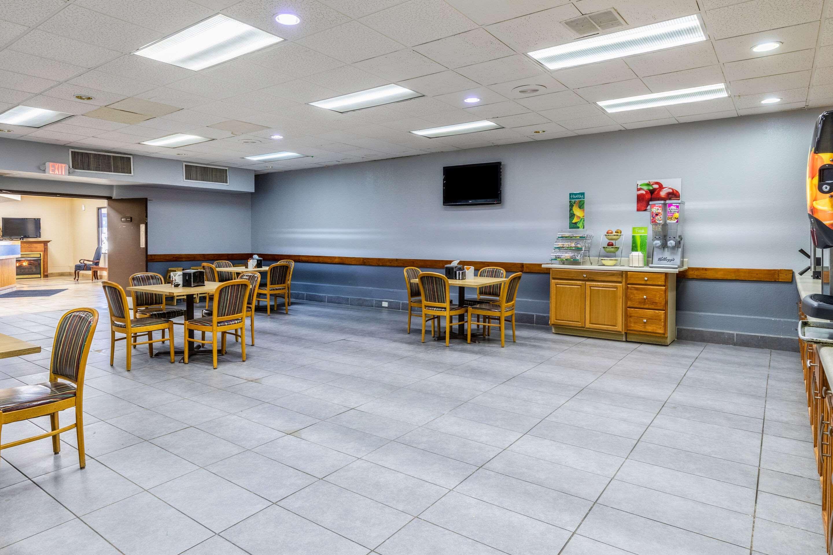 Quality Inn Newport Bagian luar foto