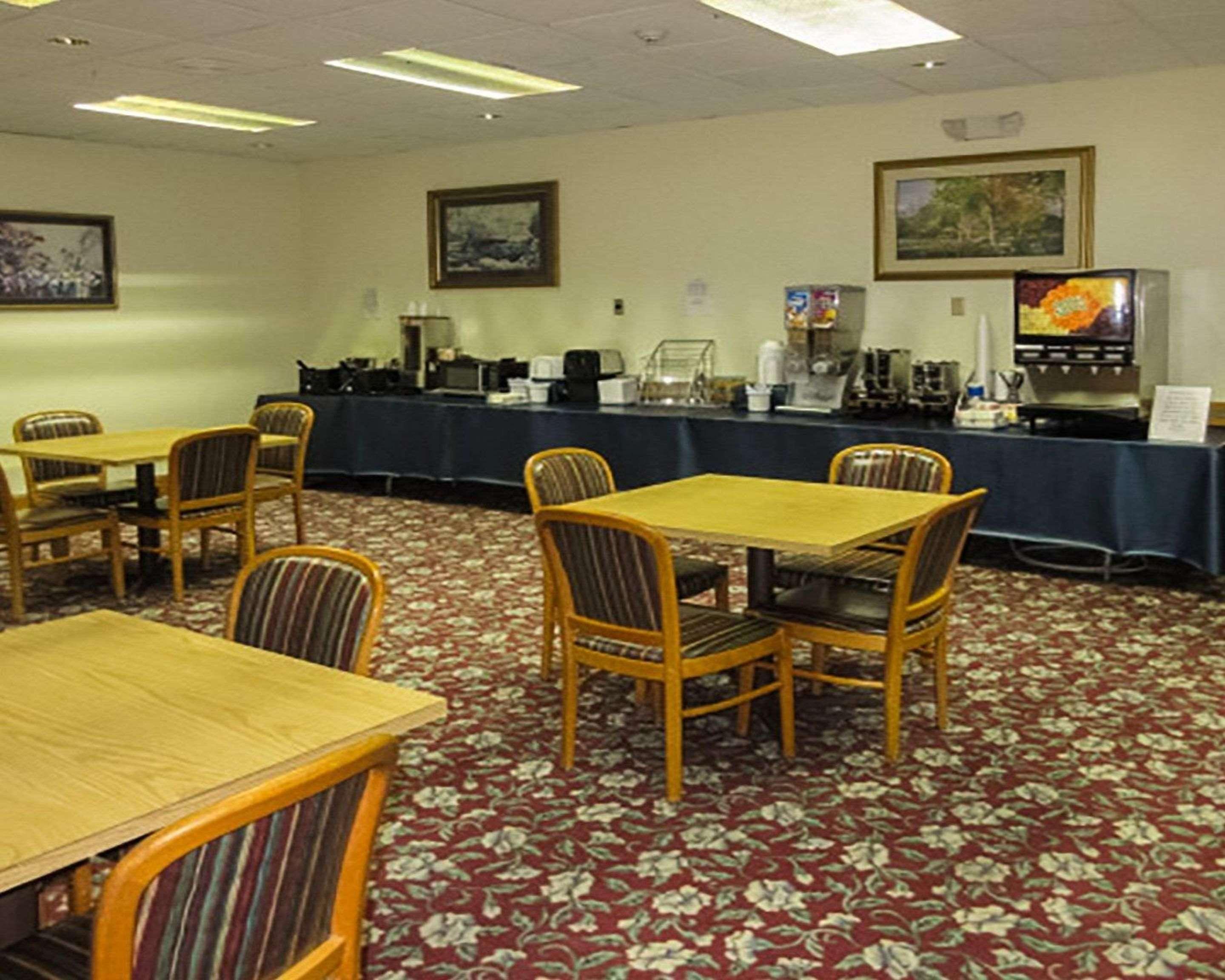 Quality Inn Newport Bagian luar foto