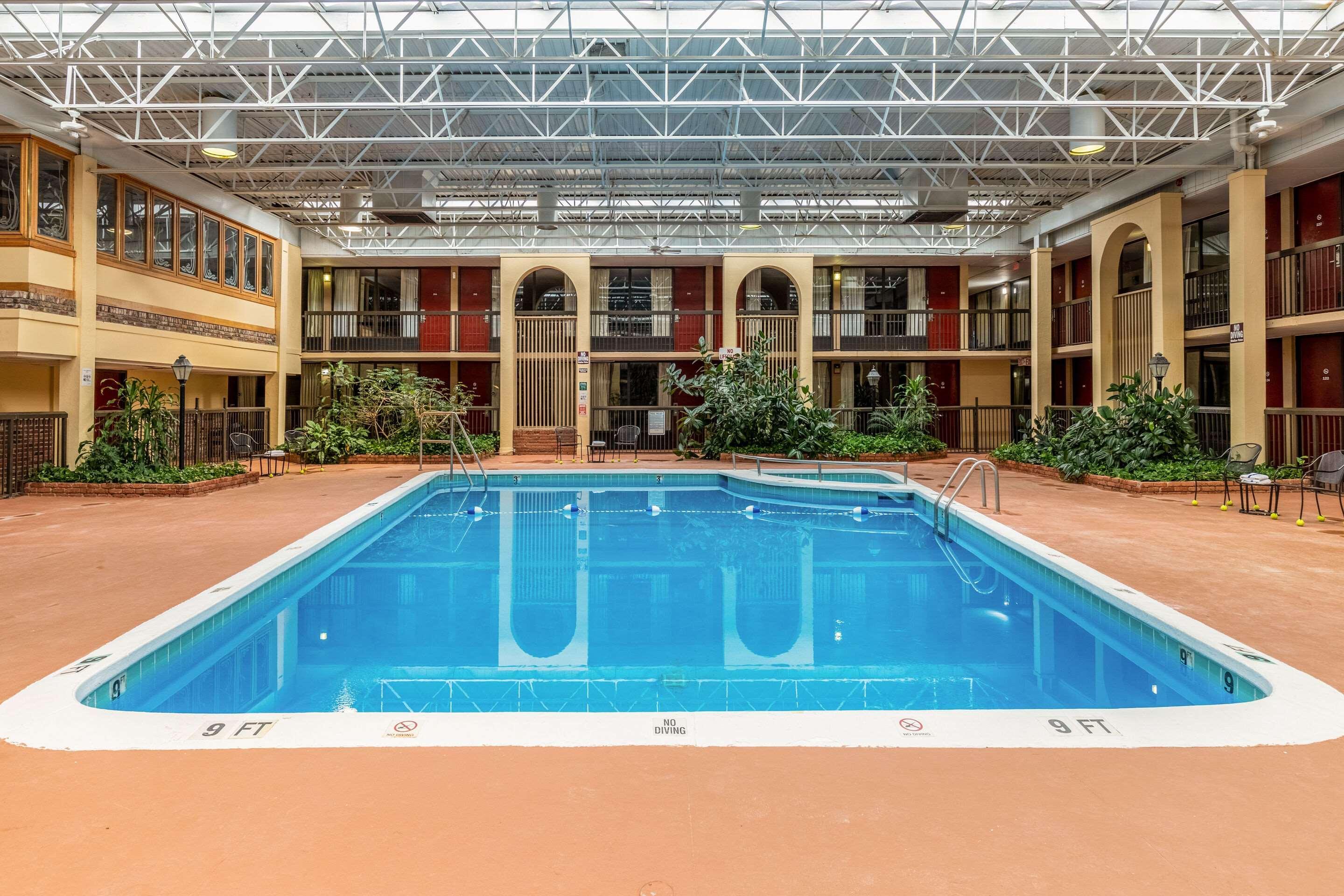 Quality Inn Newport Bagian luar foto