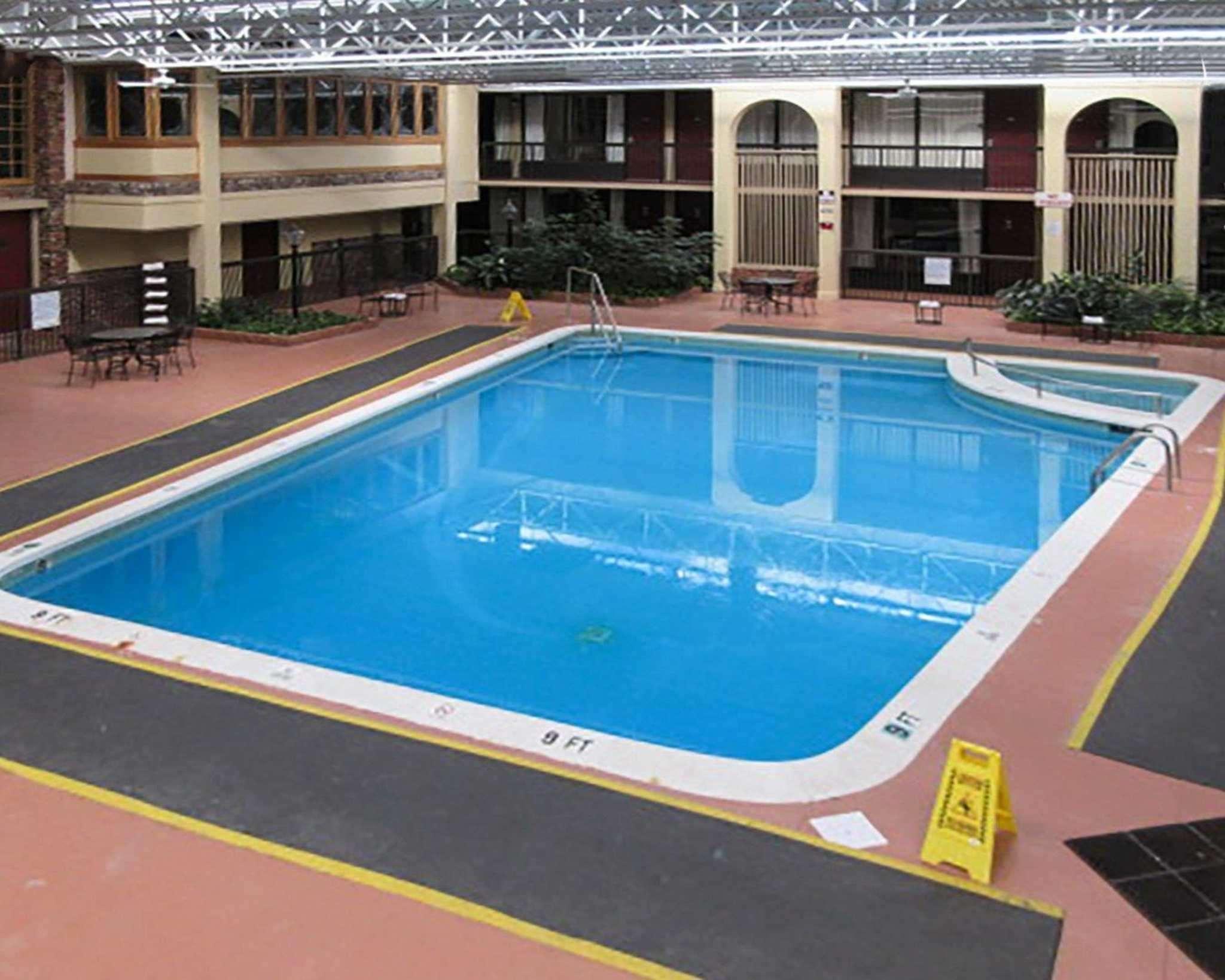 Quality Inn Newport Bagian luar foto